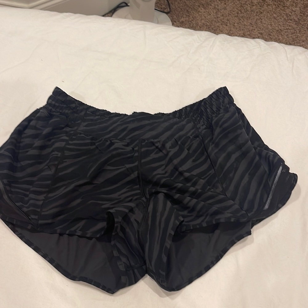 Zebra lulu lemon hotty hot shorts 2.5”